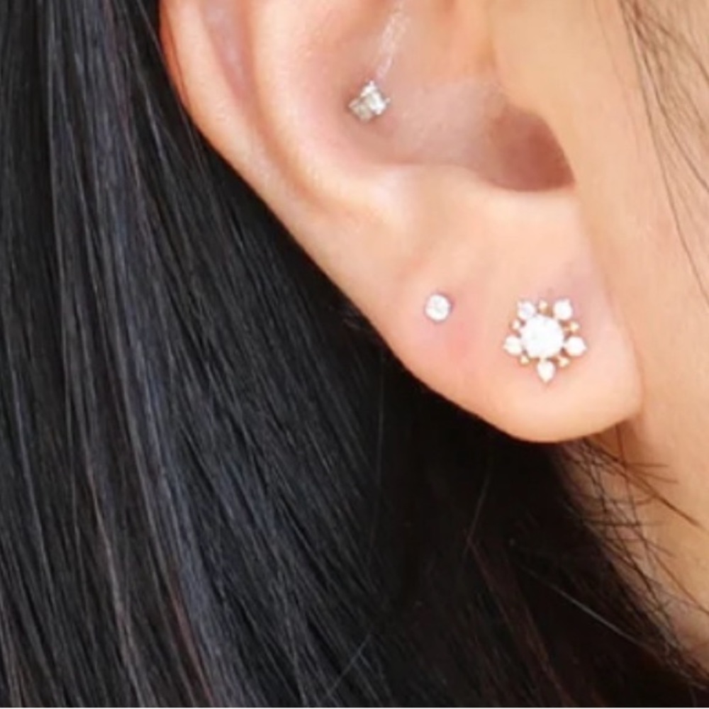 14k Rose gold and cubic zirconia snowflake ❄️ earring - Picture 6 of 7